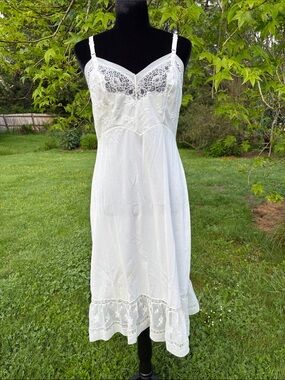 Youth Form Vintage Slip
